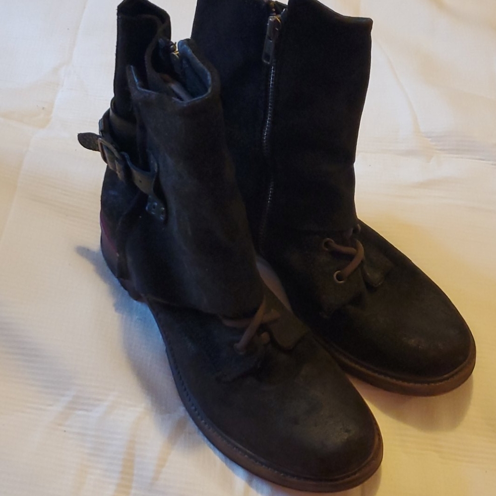 ZIGI GIRL black Suade boots size 10